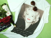 }sVc@}[̂sVc@Marilyn Tshirt