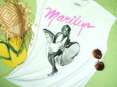 Marilyn }[̂sVc@M̂D@}sVc@[sVc@m[}W[