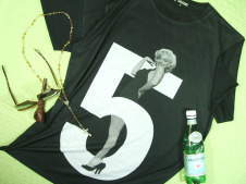 }sVc@jTCY@YsVc@}[̂sVc@Marilyn Tshirt