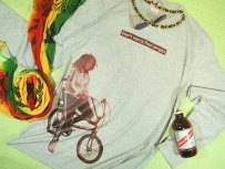 {u}[[sVc@T@t[_t@C^[@{uT@Bob Marley T-shirt@X^@{uE}[[̒sVc