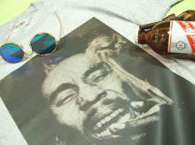 スモーキングボブマーリーＴシャツ　Bob Marley　大麻Ｔシャツ　マリファナＴシャツ　ラスタ　レゲエ　ボブ・マーレーのＴシャツ