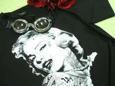 �s�V���c�@�m�[�}�W�[���@�}�������s�V���c�@�}�������������[�̂s�V���c�@Marilyn Tshirt
