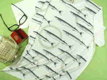秋刀魚のＴシャツ　サンマＴシャツ　和柄Ｔシャツ　和食Ｔシャツ　ニッポンモチーフのＴシャツ